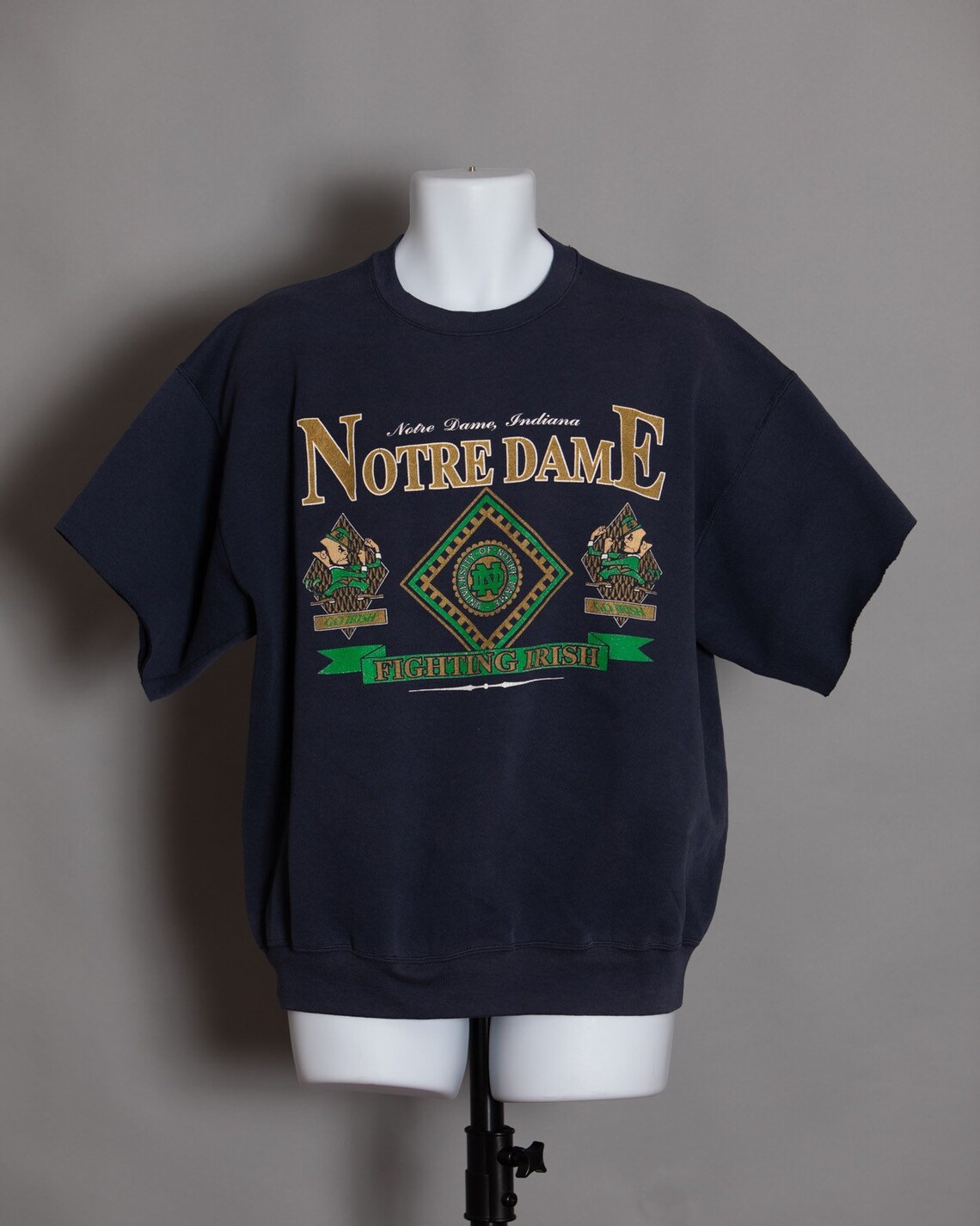 0s 90s Notre Dame FIGHTING IRISH Short Sleeve Sweatshirt