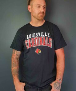 Men's Vintage 90's USA Louisville Cardinals Graphic T-Shirt