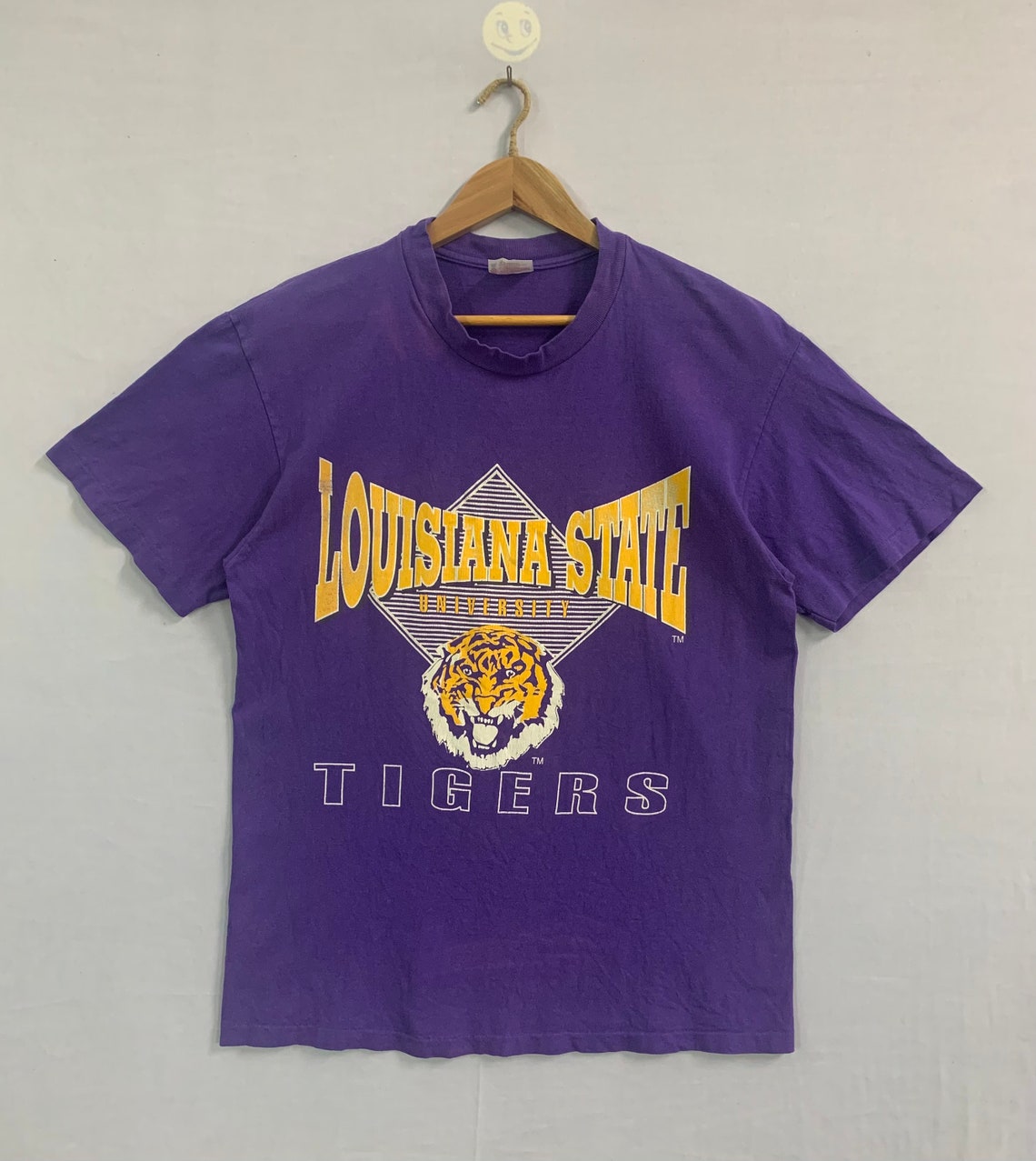 Vintage 90s Louisiana State University Tigers NCAA Basketball Team T.Shirt