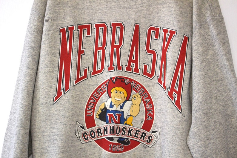 Vintage University Of Nebraska Cornhuskers Huskers Sweatshirt Gift for NCAA Fans