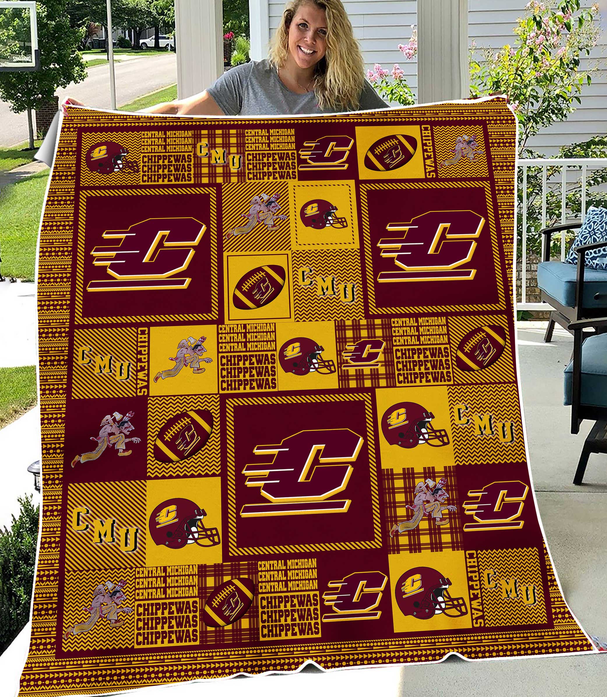 Central Michigan Chippewas Sherpa Fleece Blanket Gifts for NCAA Fans
