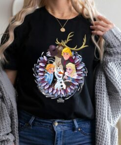Disney Frozen Christmas Wreath Group Shot Graphic Olaf, Ellsa, Kristoff, Disneyland Family Trip Vacation Gift Winter Unisex T-shirt Kid