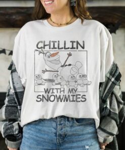 Disney Frozen Olaf Chillin With My Snowmies Portrait T-Shirt Disneyland Vacation Holiday Trip Unisex T-shirt Hoodie Sweatshirt
