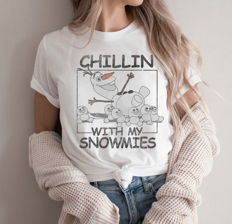 Disney Frozen Olaf Chillin With My Snowmies Portrait T-Shirt Disneyland Vacation Holiday Trip Unisex T-shirt Hoodie Sweatshirt