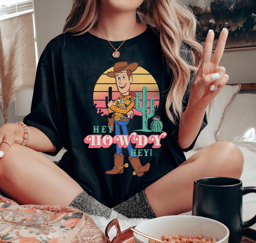 Disney Toy Story 4 Woody Hey Howdy Hey Retro Portrait T-Shirt Disneyland Vacation Holiday Trip Unisex T-shirt Hoodie Sweatshirt
