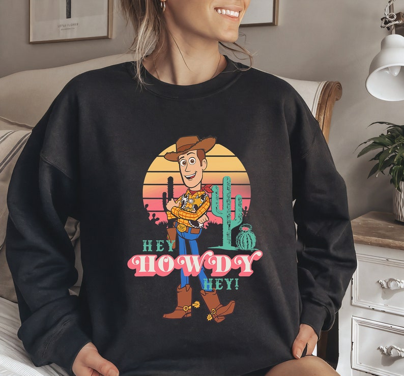Disney Toy Story 4 Woody Hey Howdy Hey Retro Portrait T-Shirt Disneyland Vacation Holiday Trip Unisex T-shirt Hoodie Sweatshirt