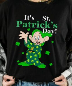 Snow White and the Seven Dwarfs Dopey St. Happy Patrick's Day T-shirt, Disney Irish Shamrock 2023 Tee, Disneyland Vacation Trip Gift Gift Adult Kid Toddler Tee