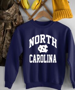 Style 90s University of North Carolina Crewneck Sweatshirt Printed Spell Out Big Logo