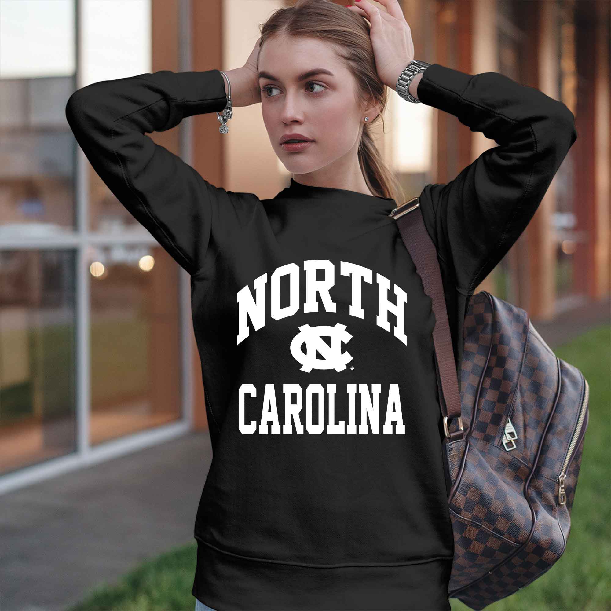 Style 90s University of North Carolina Crewneck Sweatshirt Printed Spell Out Big Logo - Image 2
