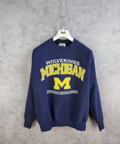 90s Lee Michigan Nutmeg Big Logo T-Shirt Sweatshirt Pullover Hoodie Reprinted Full Color Full Size Gift For NCAA Fans