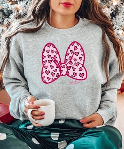 Cute Minnie Mouse Heart Icon Sweatshirt, Disney Valentine Heart Unisex T-shirt, Vintage Disneyland Shirt