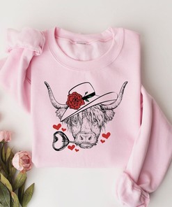 Highland Cow Valentines Day Shirt, Valentines Day Shirts For Woman, Heart Shirt, Cute Valentine Shirt, Valentines Day Gift, Valentines Gift