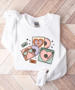 Retro Valentines Day Shirt, Groovy Valentines Shirt, Valentines Day Shirts For Woman, Valentines Day Gift, Happy Valentine's Day Shirt