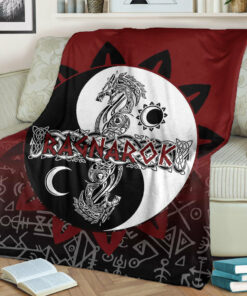 Viking Blanket Ragnarok Skoll and Hati Style Bagua Sherpa Fleece Blanket Gifts for Viking Lovers