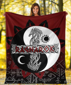 Viking Blanket Ragnarok Skoll and Hati Style Bagua Sherpa Fleece Blanket Gifts for Viking Lovers