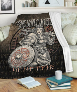 Viking Blanket Skjaldmaer Shieldmaiden Norse Younger Futhark Runes Female Viking Warrior Vegvisir Sherpa Fleece Blanket Gifts for Viking Lovers