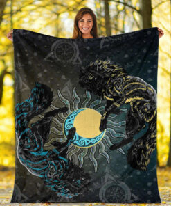 Viking Blanket Skoll and Hati Gradiant Style Sherpa Fleece Blanket Gifts for Viking Lovers