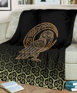 Viking Style Sherpa Fleece Blanket Gifts for Viking Lovers Owl Celtic On Triskels Background