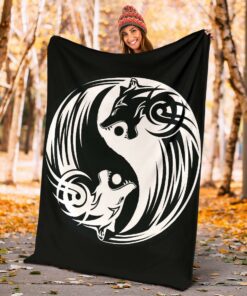 Viking Style Sherpa Fleece Blanket Gifts for Viking Lovers Ying Yang Wolf