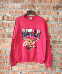 Vintage 90s Distressed NBA Chicago Bulls Sweatshirt Hoodie Shirt Gifts for Fans