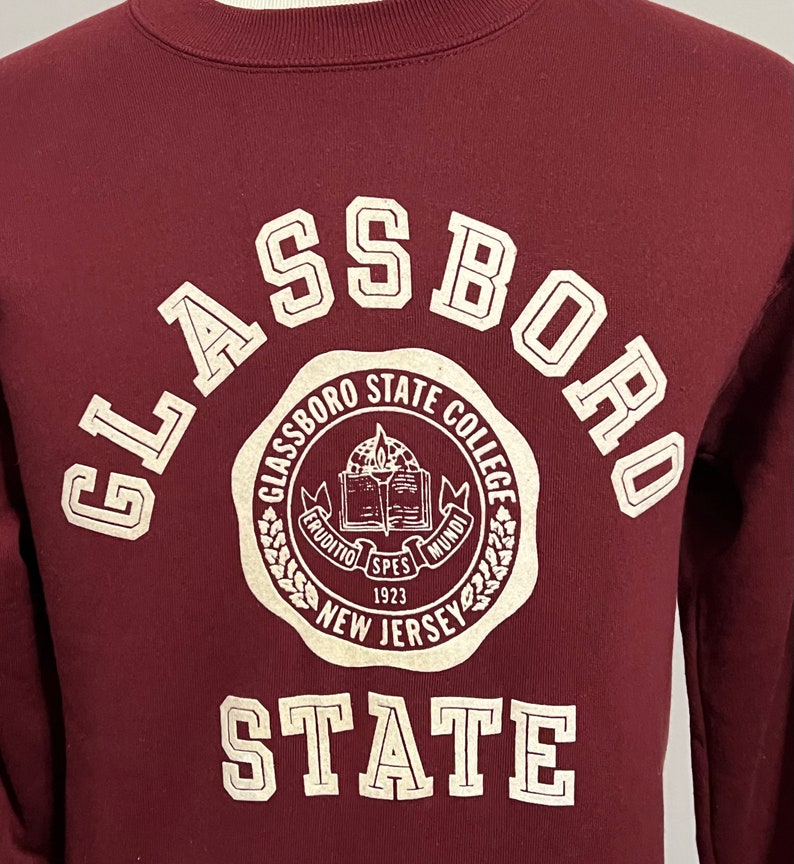 Vintage Glassboro State College 1980s Crewneck Sweatshirt Hoodie Shirt Gifts for Fans - Image 2