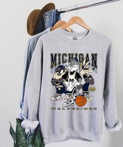 Vintage Michigan Wolverines Looney Tunes Sweatshirt, University Michigan Shirt, College Shirt, Unisex T-shirt Sweater Hoodie