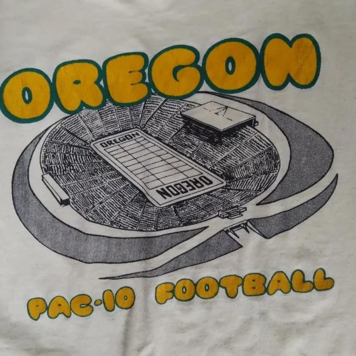Vintage Style 80s Oregon Ducks Pac-10 Football Stadium T-Shirt Sweatshirt Hoodie Full Size Gifts For Fans - Image 2