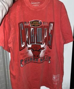 Vintage Style Washed Chicago Bulls Mitchell And Ness Tshirt Hoodie Crewneck Sweatshirt Reprinted Full Color Full Size Gifts for NBA Fans