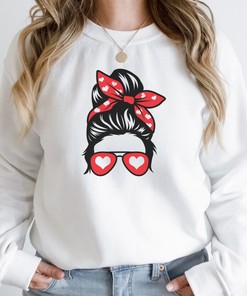 Womens Unisex Sweatshirt Valentine's Day Heart Love Mom Unisex Crewneck Sweatshirt