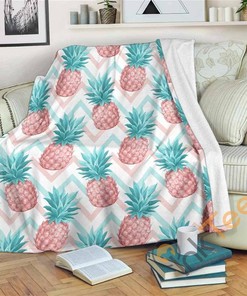 Bright Zig Zag Pineapple Pattern Sherpa Fleece Blanket Gifts for Family, for Couple
