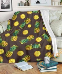 Brown Pineapple Pattern Sherpa Fleece Blanket Gifts for Family, for Couple