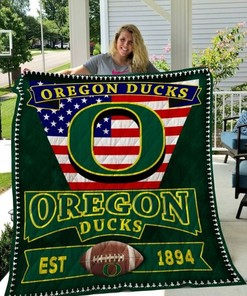 EST 18 Ncaa Oregon Ducks Combined Green Quilt Blanket Bedding Set