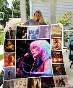 Emmylou Harris Playing Guitar Quilt Blanket Bedding Set