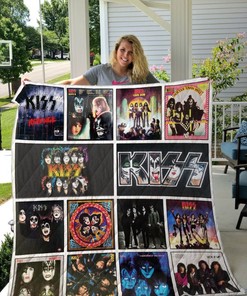 Favorites Kiss For Fans Quilt Blanket