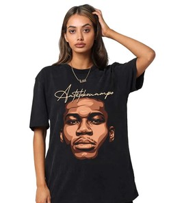Giannis Antetokounmpo Milwaukee Bucks T-Shirt
