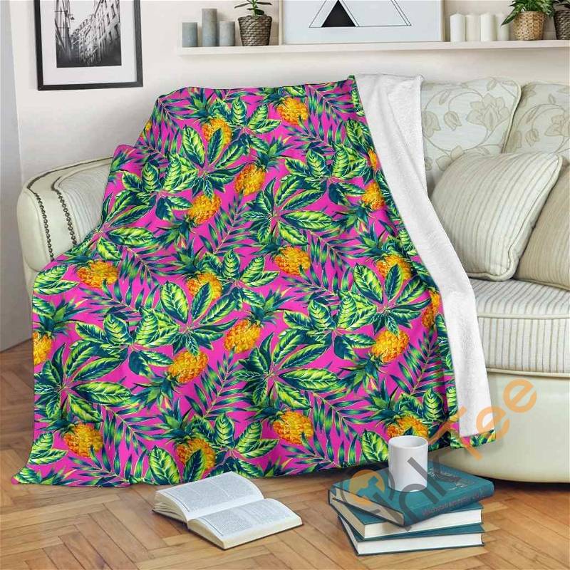 Hot Purple Pineapple Pattern Sherpa Fleece Blanket Gifts for Family, for Couple