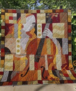 Melodic Warmth: Violin Quilt Blanket Bedding Set with Pillowcases