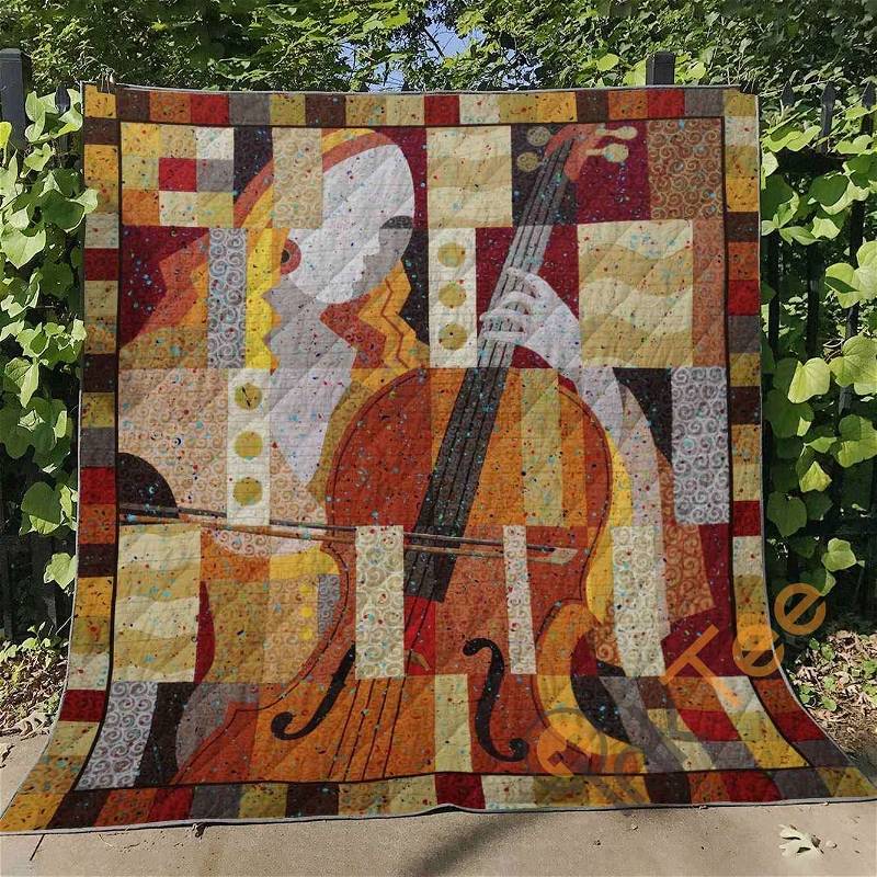 Melodic Warmth: Violin Quilt Blanket Bedding Set with Pillowcases