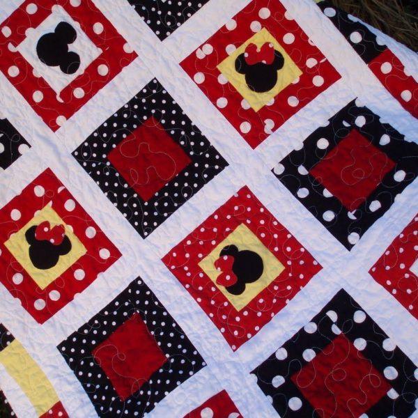 Mickey And Minnie Heads Fabric Quilt Blanket Bedding Set