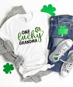 One Lucky Grandma Shirt, Grandma Shirt, St Patricks Day, Grandma To Be, New Grandma Shirt, Gift for Grandma, Shamrock Tee