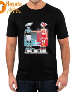 Travis Kelce Vs Jason Kelce, Eagles Vs Kansas Super Bowl Lvii T-Shirt