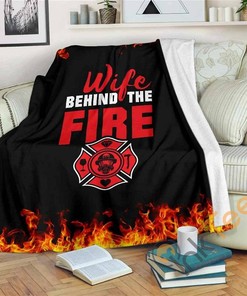 Wife Behind The Fire Sherpa Fleece Blanket Gifts for Family, for Couple