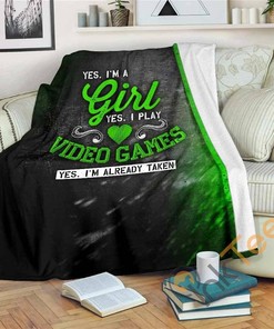 Yes I'm A Girl Yes I Play Video Games Sherpa Fleece Blanket Gifts for Family, for Couple