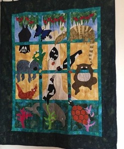 Animal Themed Quilt Bedding Set with Personalized Name Option, Great for Bedroom Decoration and Family Gifts