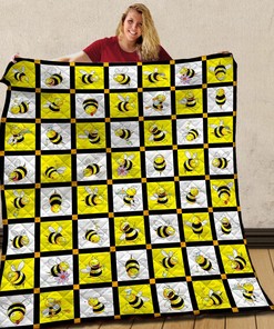 Bee Patterned Quilt Bedding Set with Personalized Name for Home Decoration