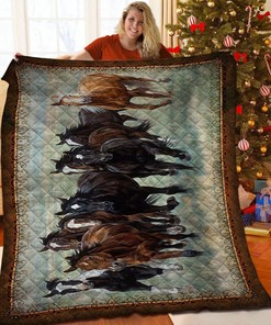 Custom Horse Quilt Bedding Set with Personalized Pillowcases - Perfect for Family Gifts