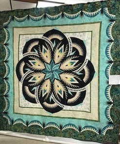 Customizable Vintage Rose Quilt Bedding Set - Ideal for Bedroom Decor and Family Gifts