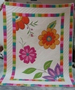 Customized Flower Quilt Bedding Set for Bedroom and Home Decor
