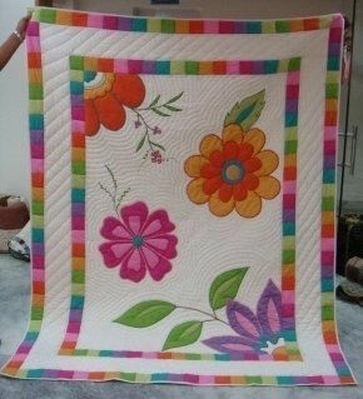 Customized Flower Quilt Bedding Set for Bedroom and Home Decor