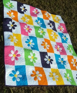 Customized Flower Quilt Bedding Set for Personalized Home Decor